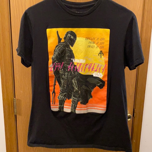 Star Wars The Mandalorin Tshirt Adult size Medium